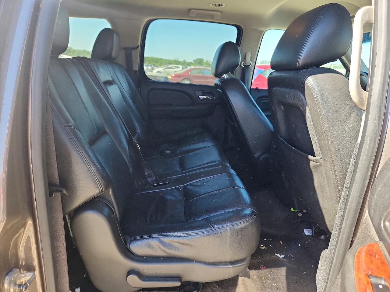 2013 Chevrolet Suburban C1500 Lt - zdjęcie 10