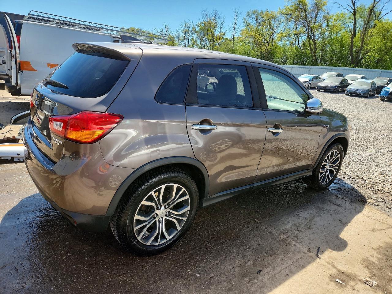 2017 Mitsubishi Outlander Sport Es - zdjęcie 3