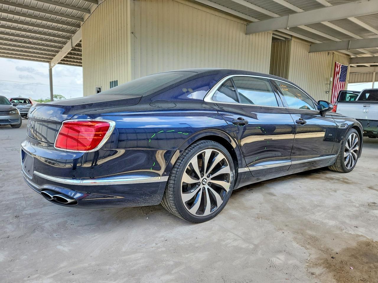 2021 Bentley Flying Spur - zdjęcie 3
