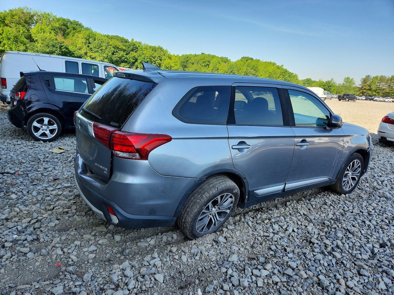 2017 Mitsubishi Outlander Se - zdjęcie 3