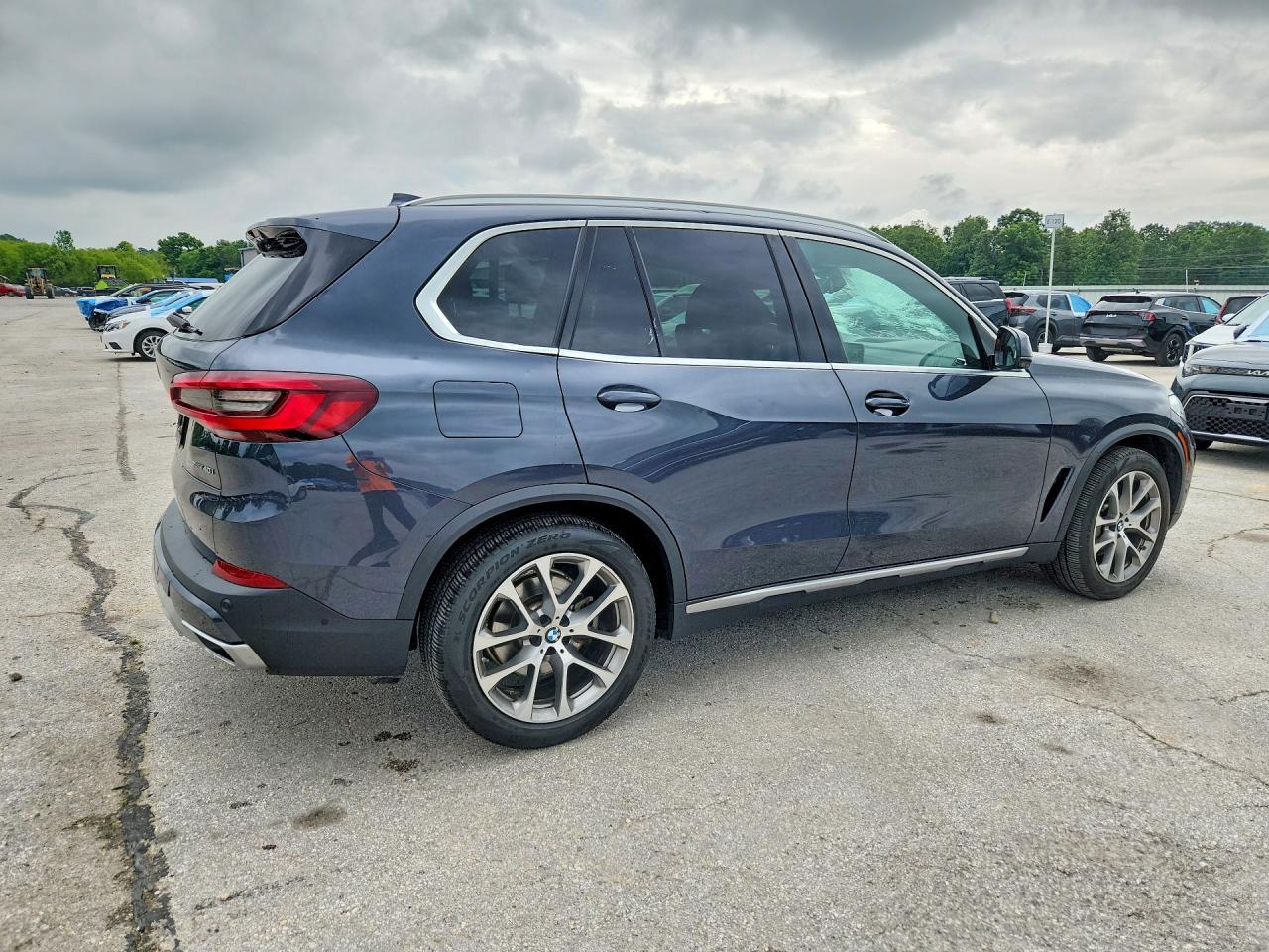 2021 BMW X5 xDrive40I - zdjęcie 3