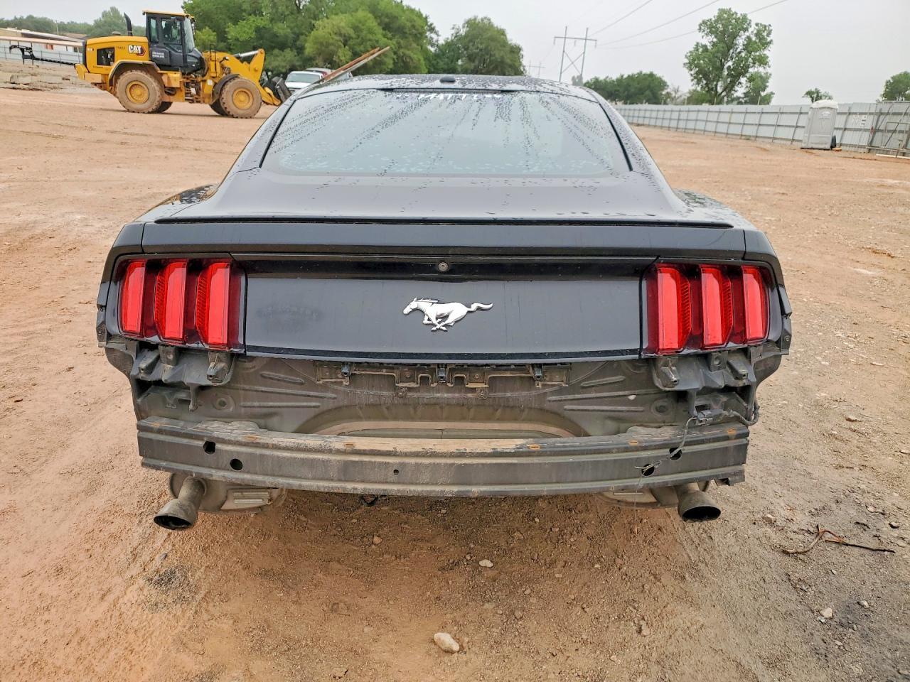2017 Ford Mustang - zdjęcie 6
