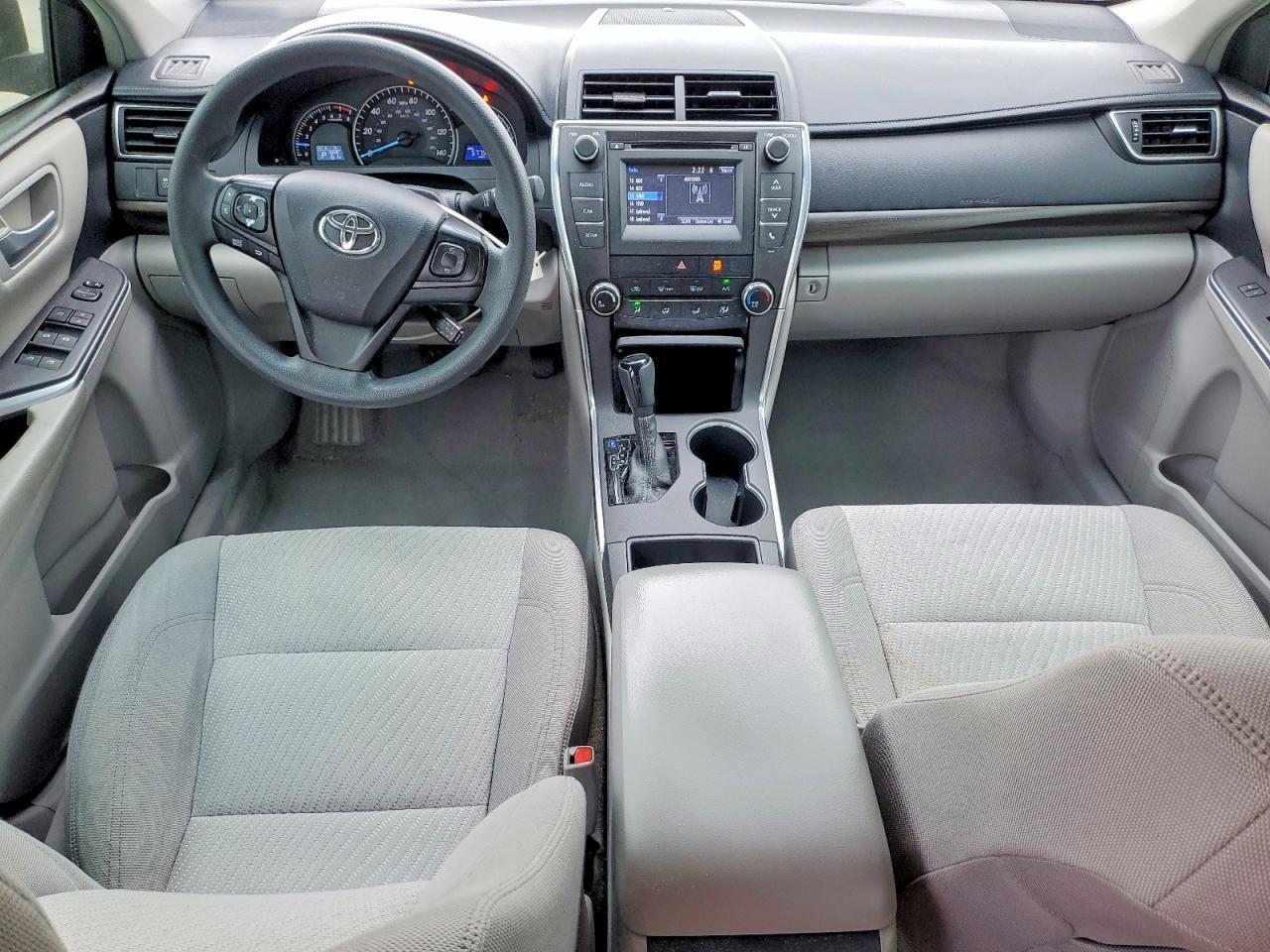2015 Toyota Camry Le - zdjęcie 8
