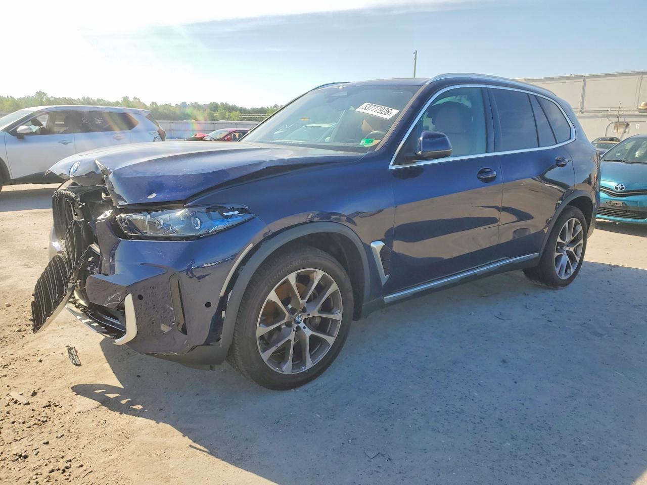 2025 BMW X5 xDrive40I - zdjęcie główne