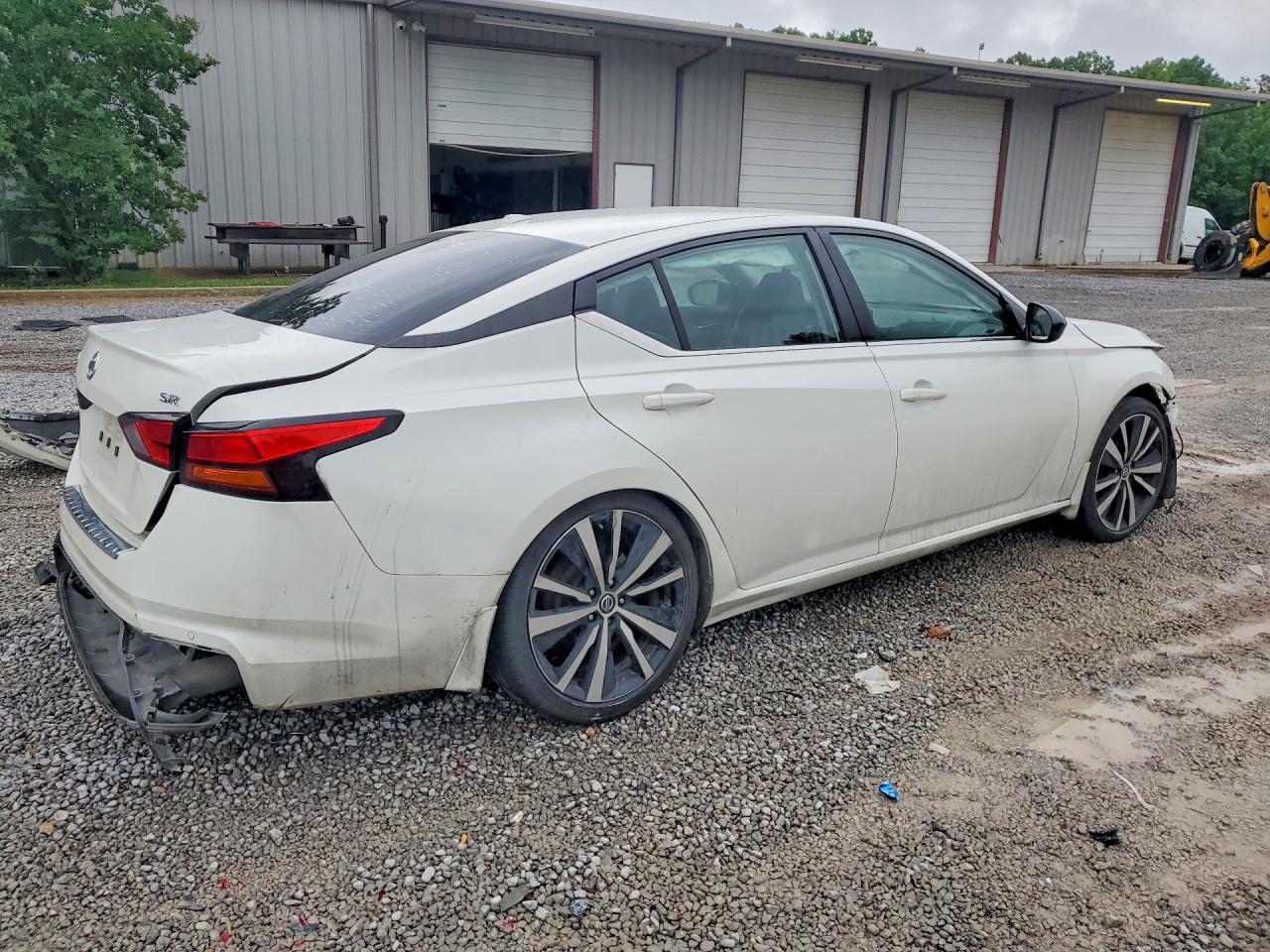 2022 Nissan Altima Sr - zdjęcie 3