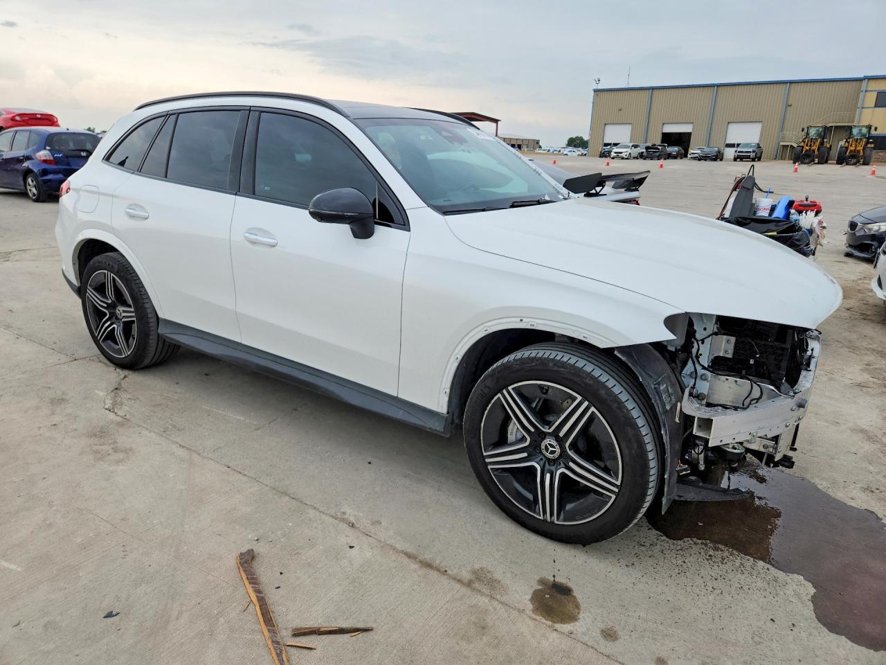 2025 Mercedes-Benz Glc 300 4Matic - zdjęcie 4