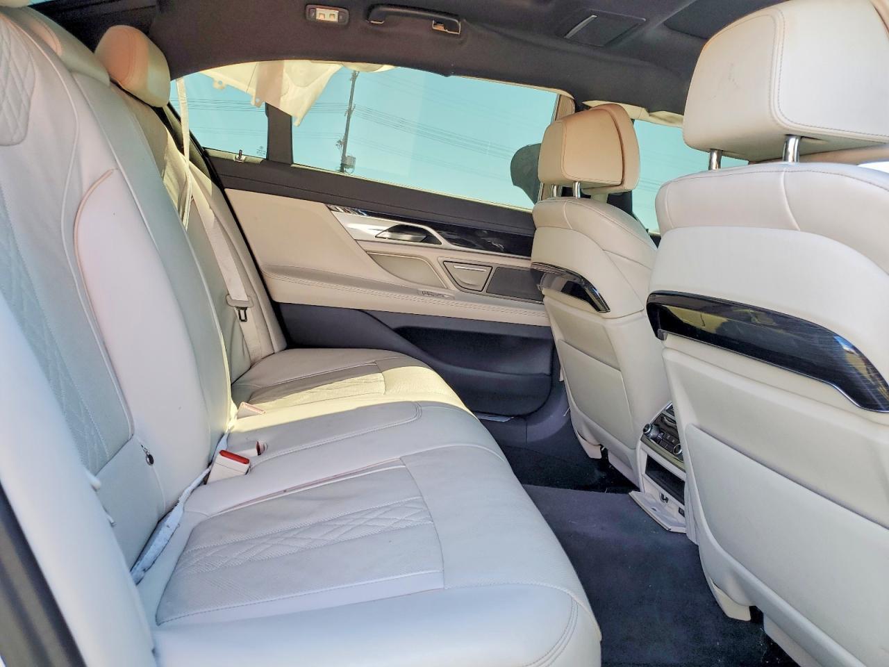 2020 BMW 740 I - zdjęcie 10
