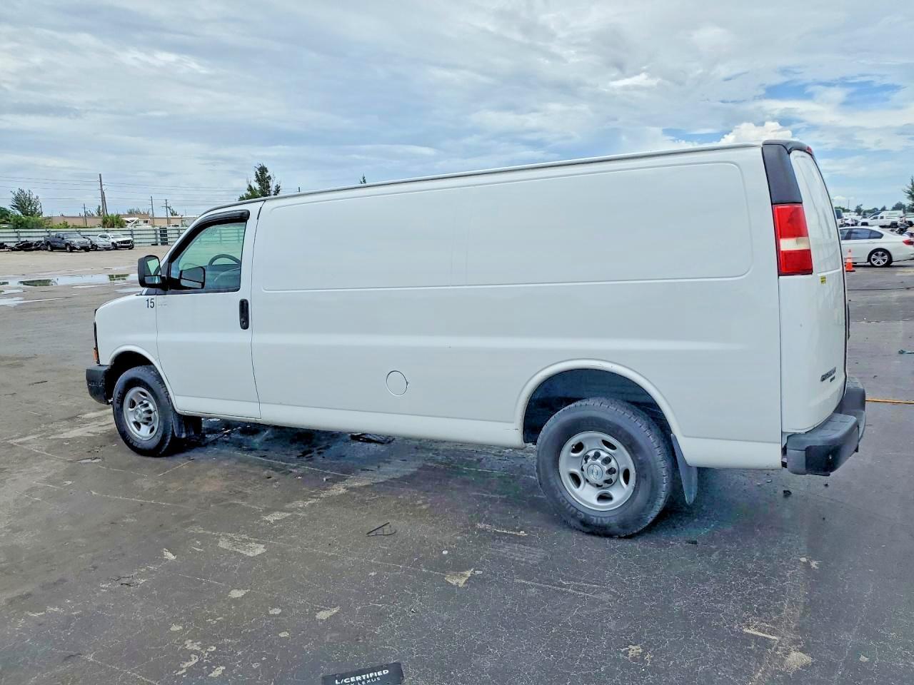 2015 Chevrolet Express G3500 - zdjęcie 2