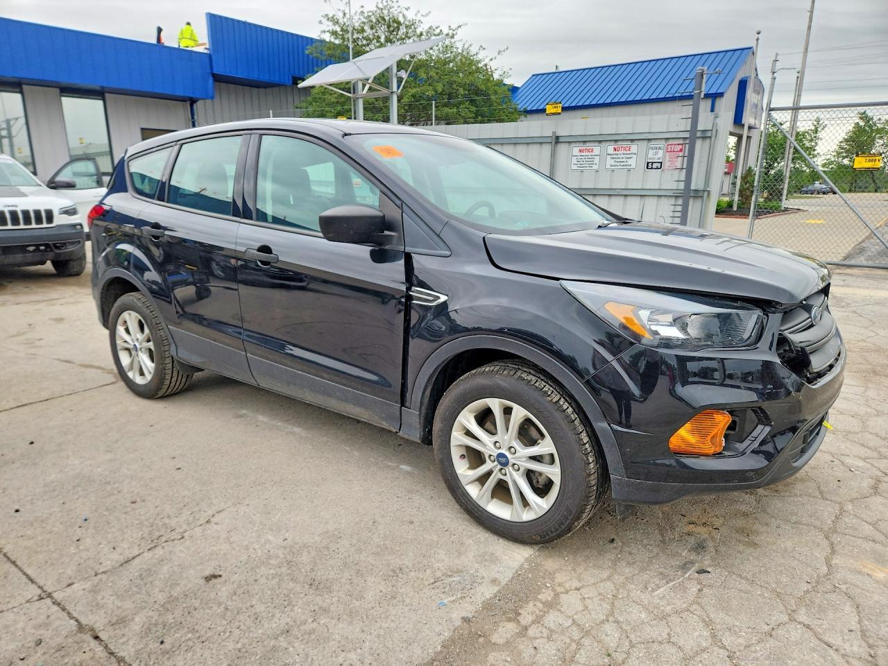 2019 Ford Escape S - zdjęcie 4