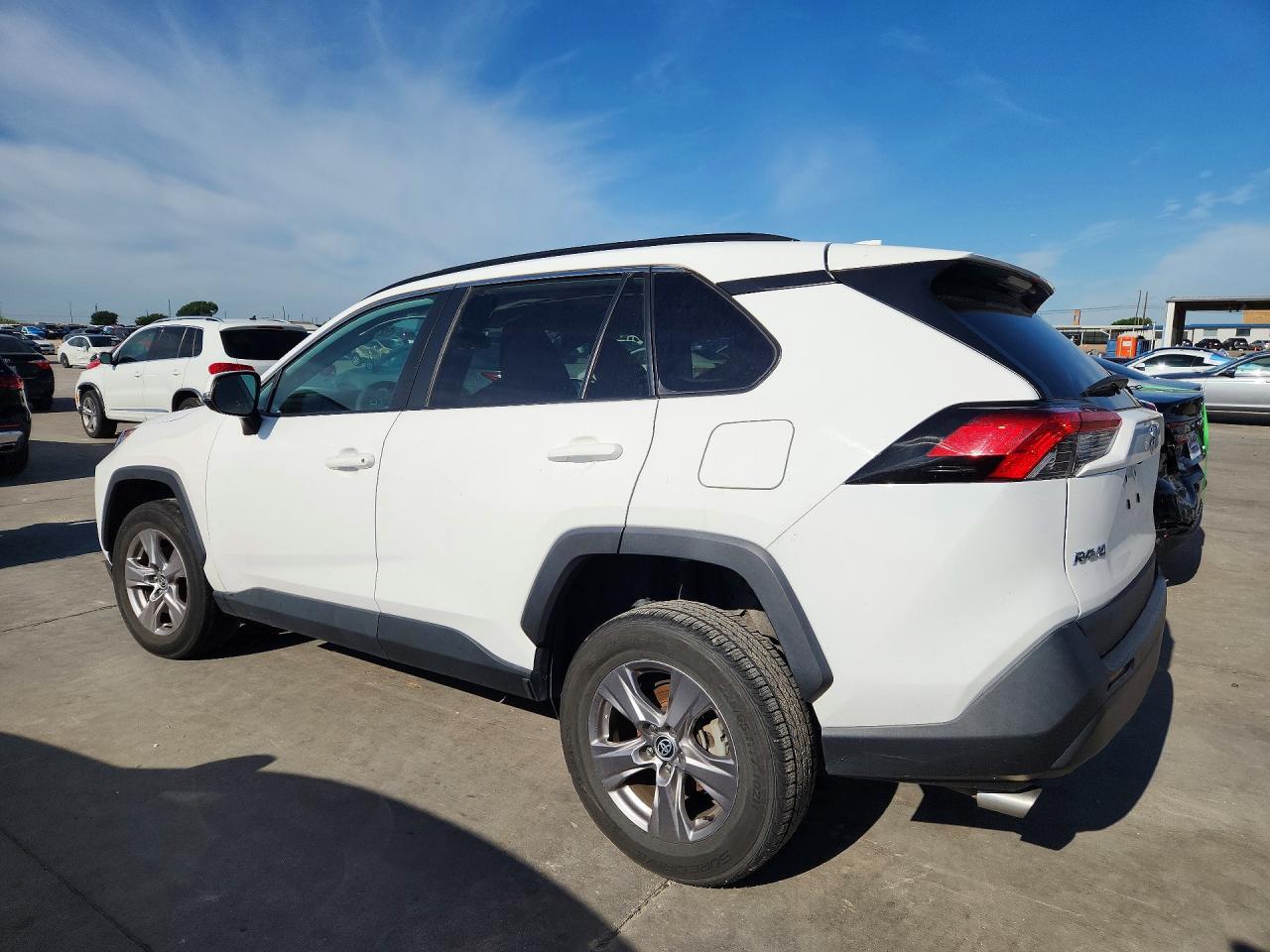 2022 Toyota Rav4 Xle - zdjęcie 2