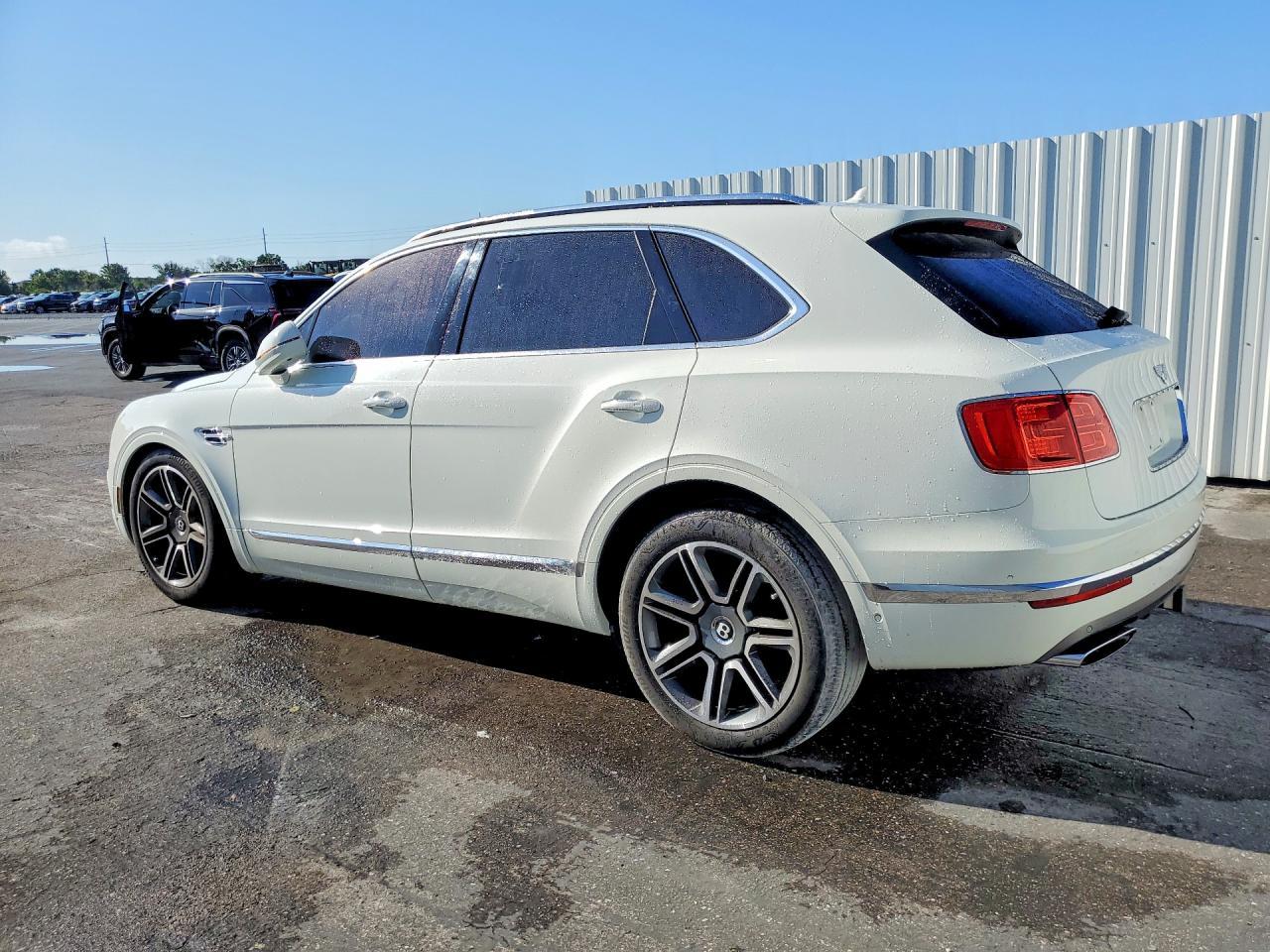 2018 Bentley Bentayga - zdjęcie 2