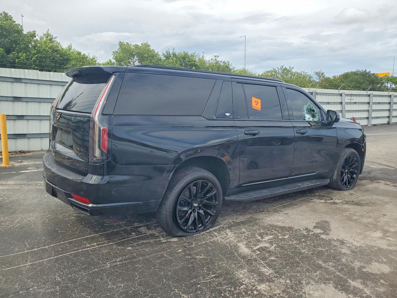 2021 Cadillac Escalade Esv Sport - zdjęcie 3