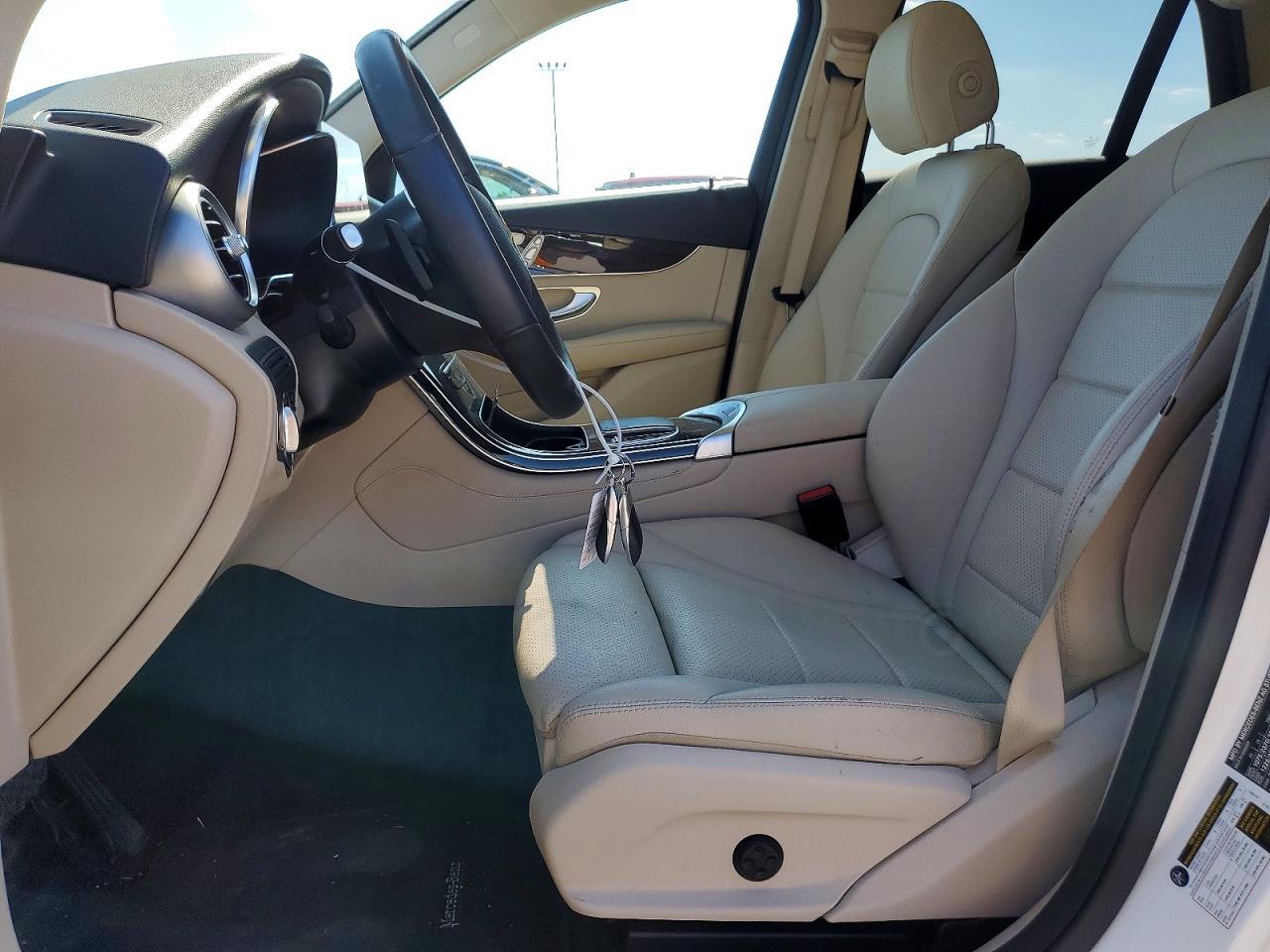 2021 Mercedes-Benz Glc 300 - zdjęcie 7