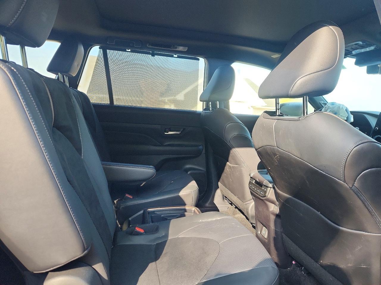 2025 Toyota Grand Highlander Hybrid Max Platinum - zdjęcie 11