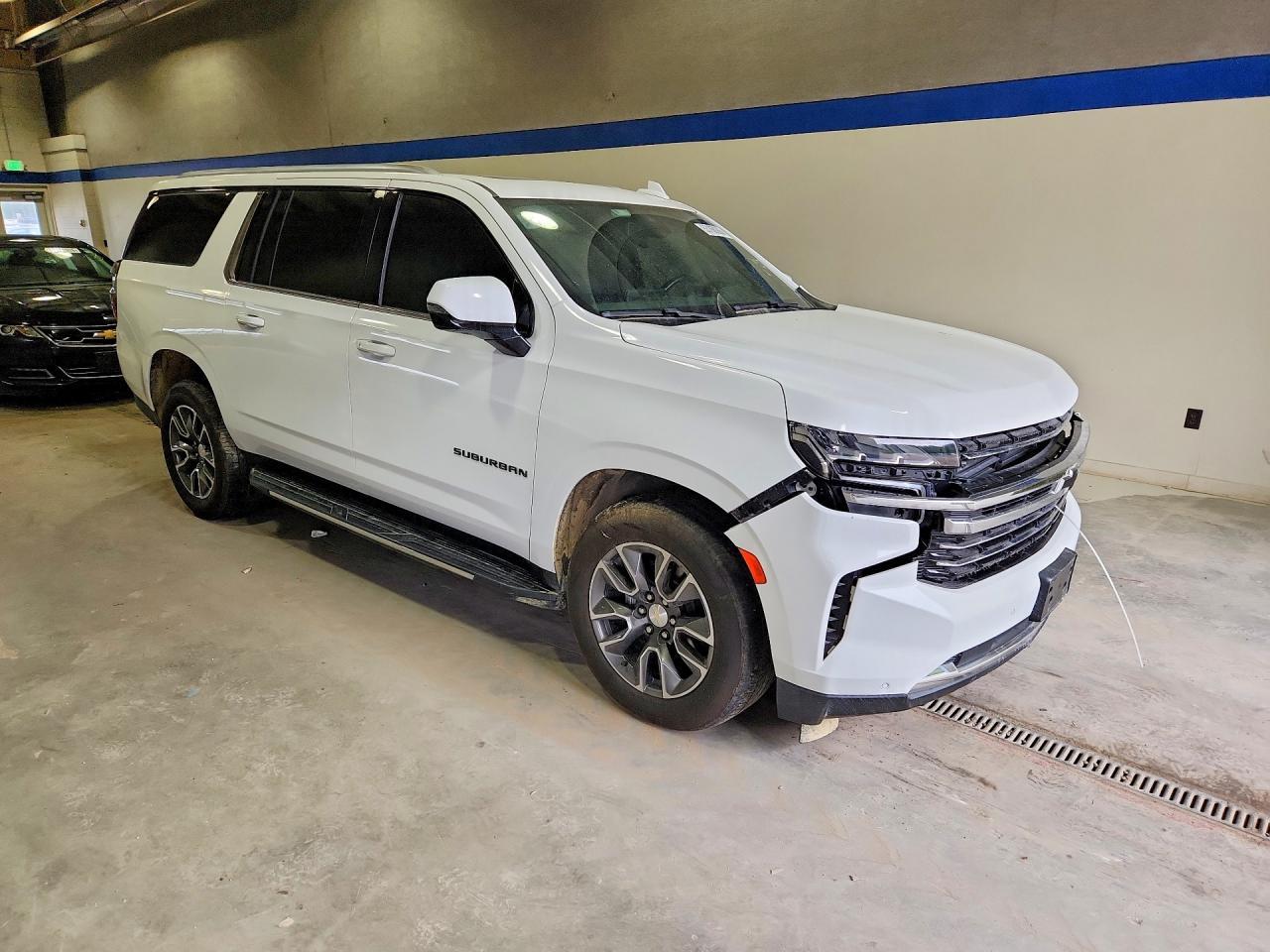 2022 Chevrolet Suburban K1500 Lt - zdjęcie 4