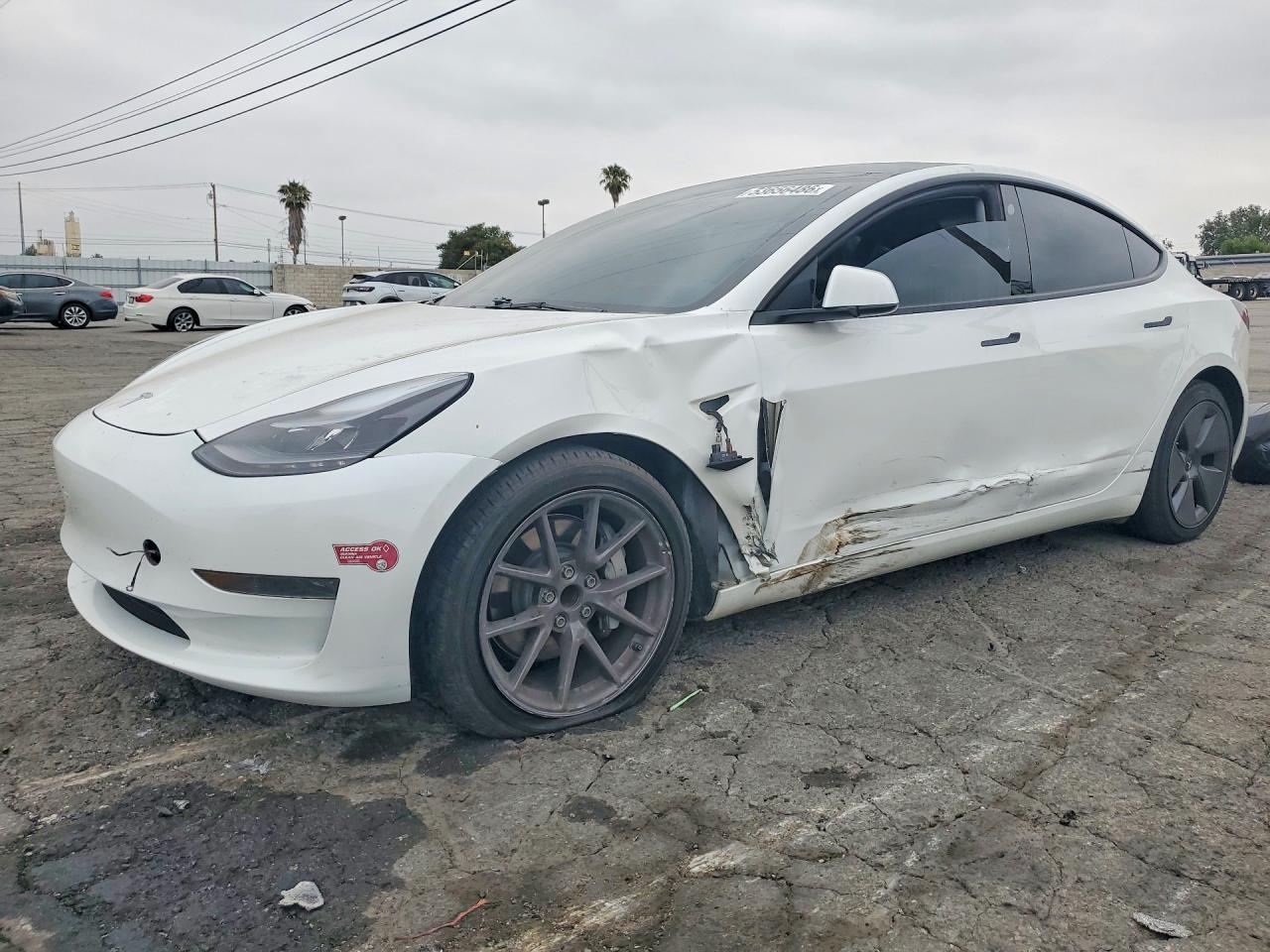 2023 Tesla Model 3 - zdjęcie główne
