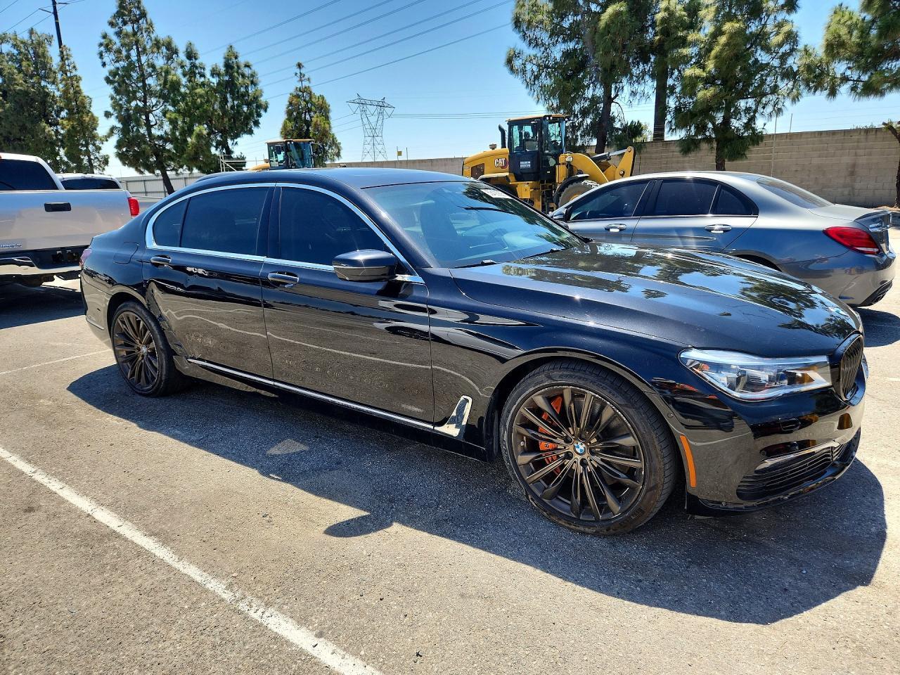 2016 BMW 750 I - zdjęcie 4
