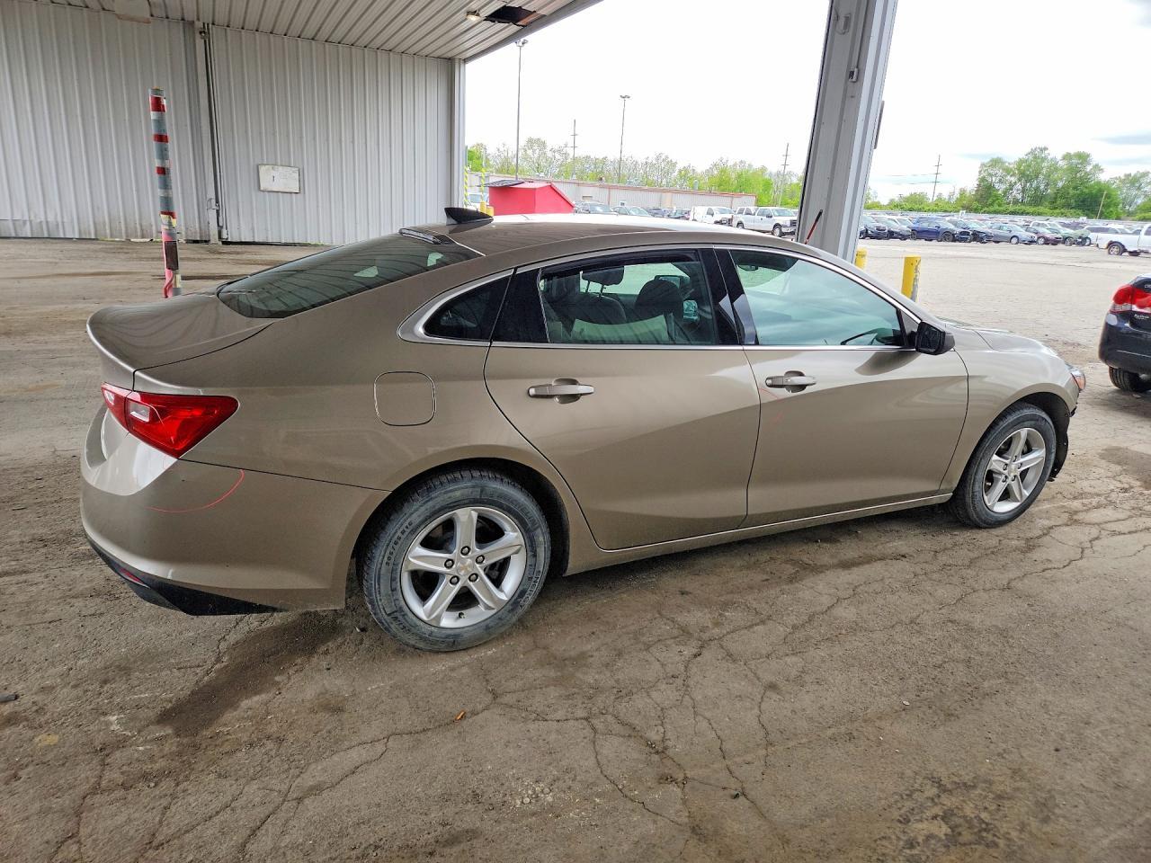 2022 Chevrolet Malibu Ls - zdjęcie 3