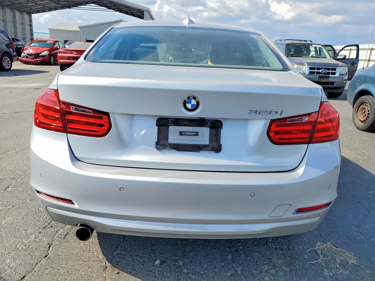 2014 BMW 320 I - zdjęcie 6
