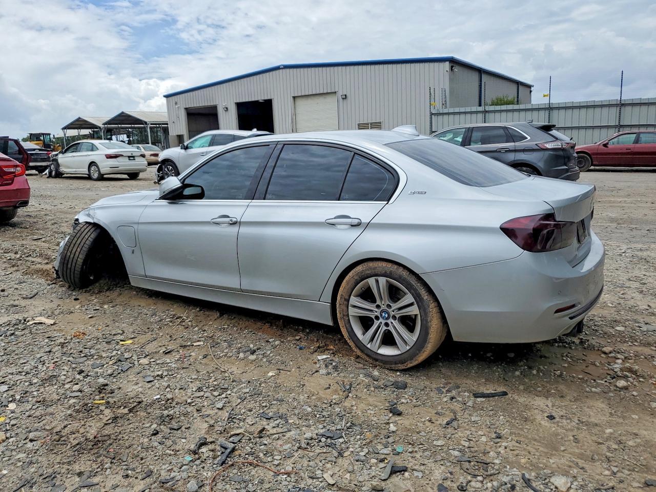 2018 BMW 330E - zdjęcie 2