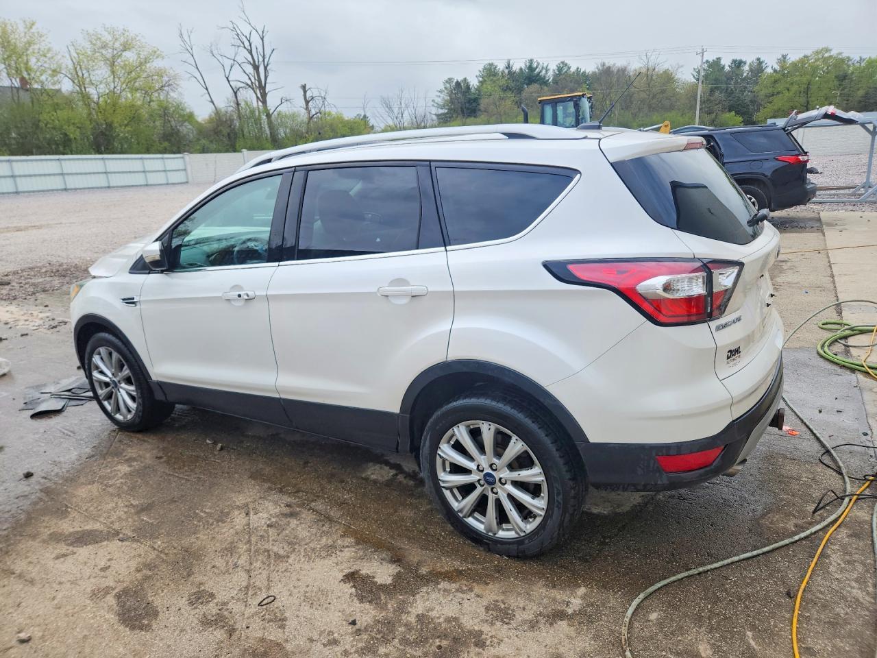 2017 Ford Escape Titanium - zdjęcie 2