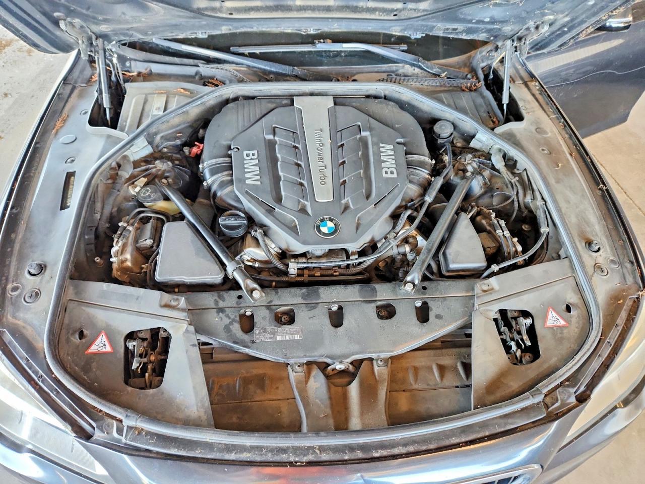 2013 BMW 750 I - zdjęcie 11