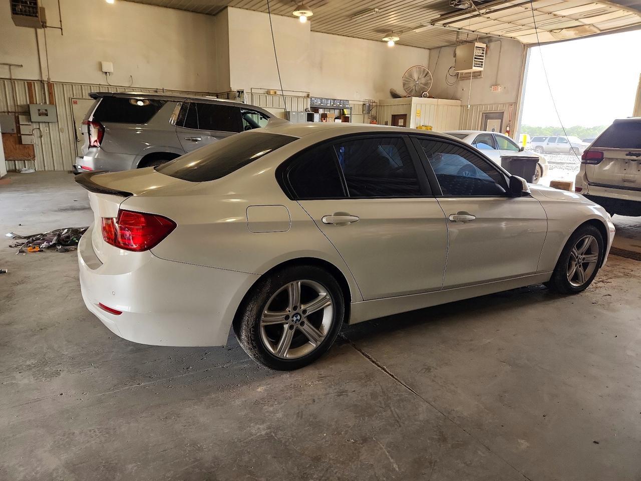 2015 BMW 320 I xDrive - zdjęcie 3