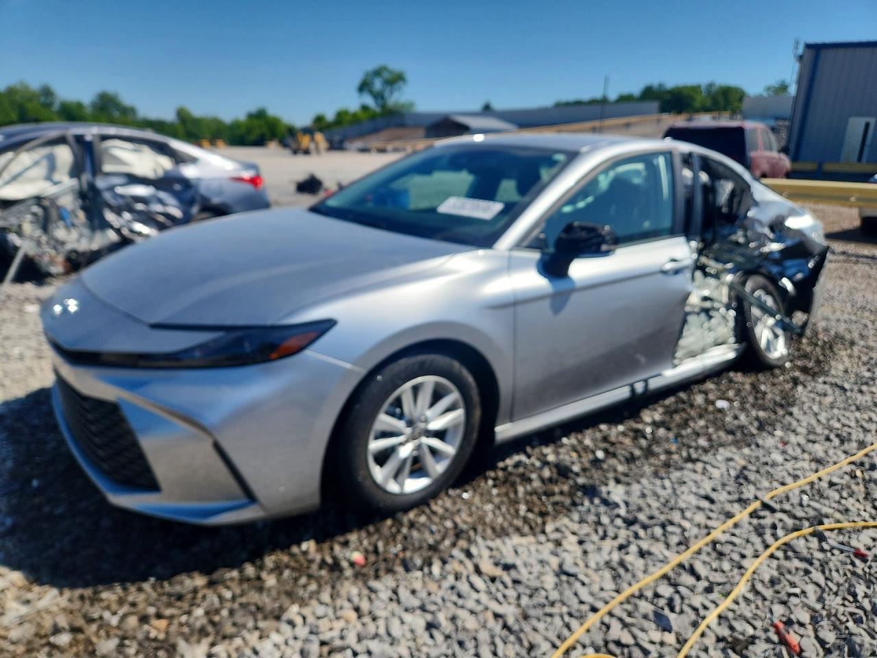 2025 Toyota Camry Le - zdjęcie główne