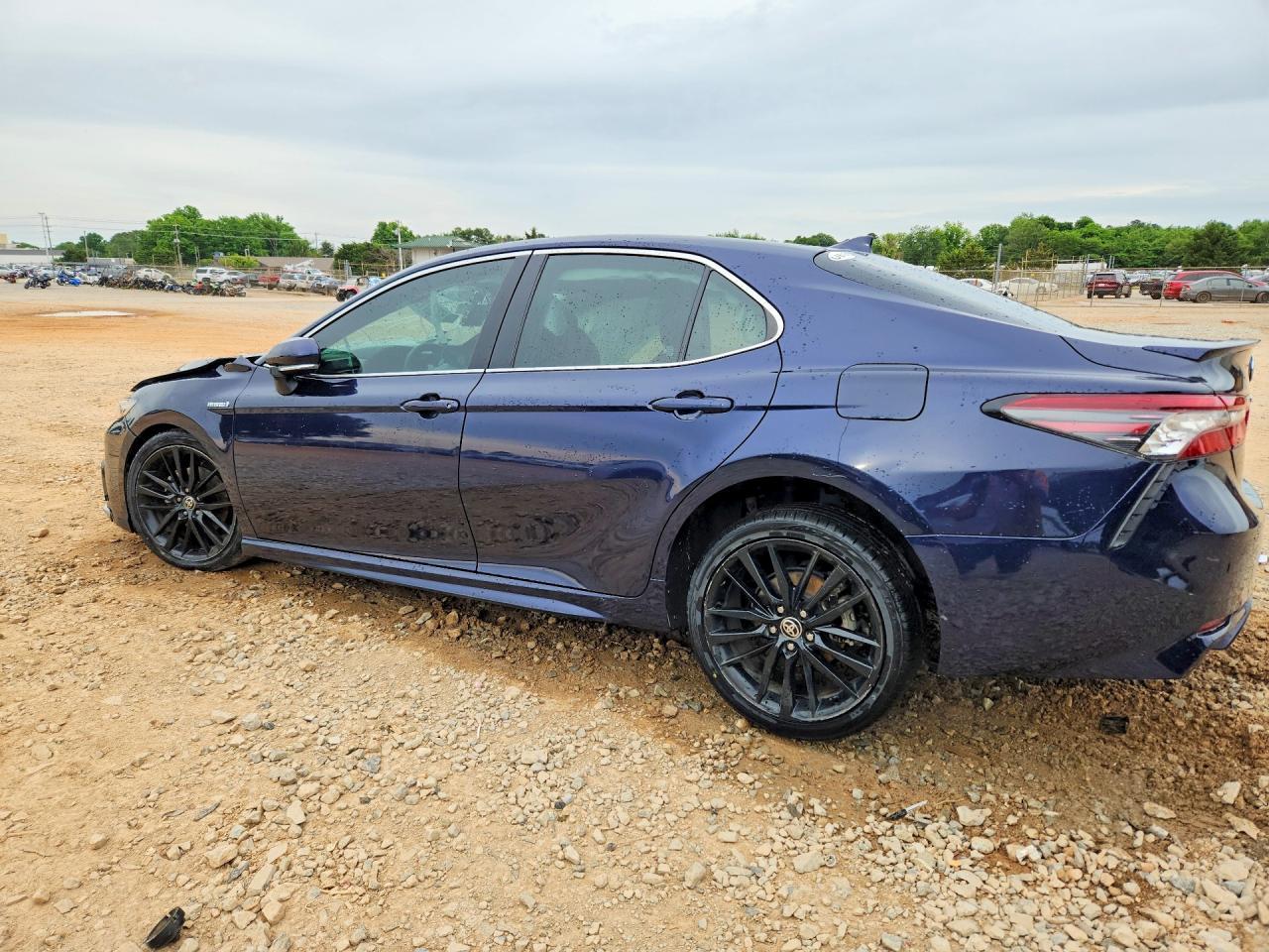 2021 Toyota Camry Xse - zdjęcie 2