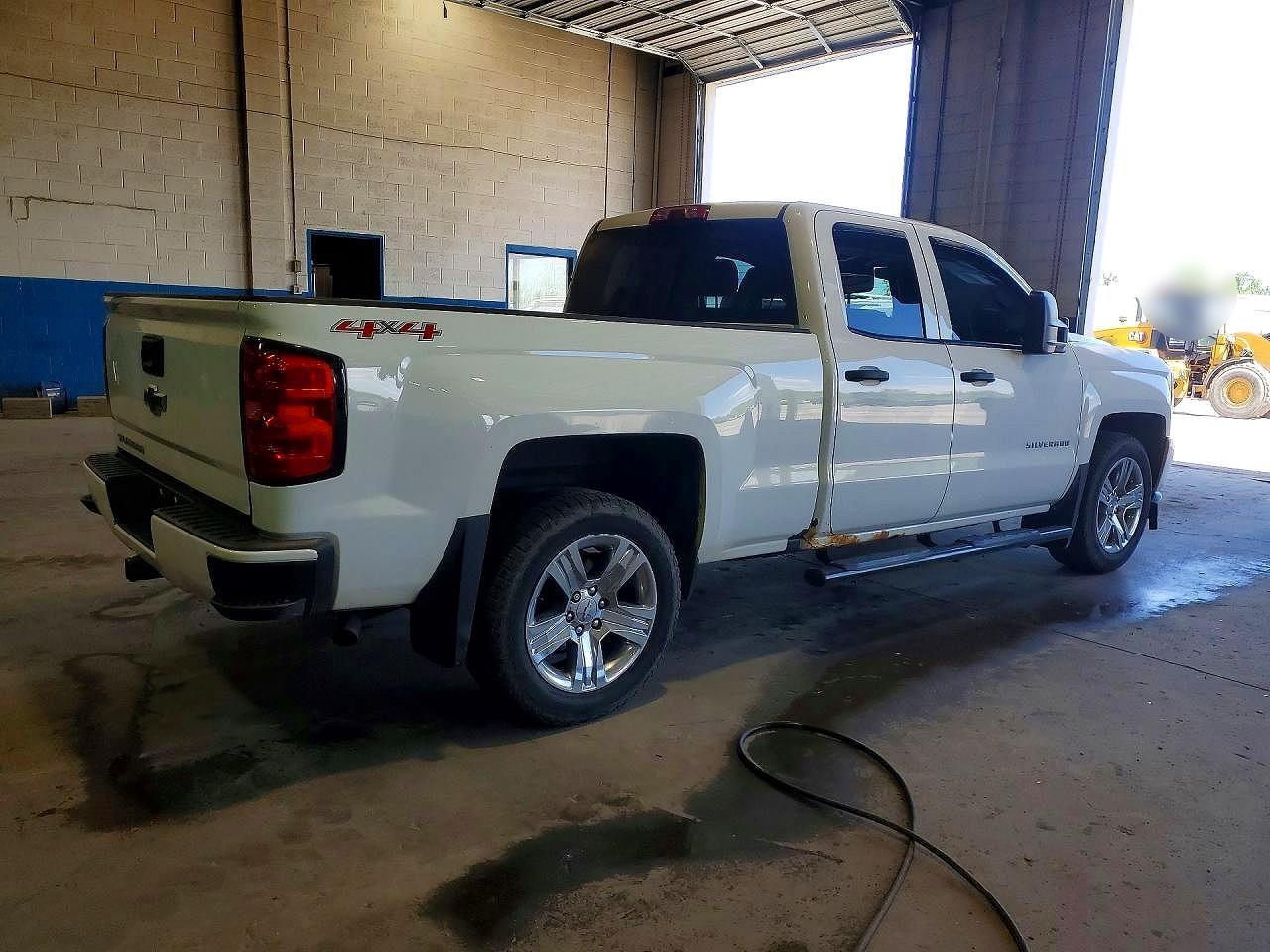 2017 Chevrolet Silverado K1500 Custom - zdjęcie 3