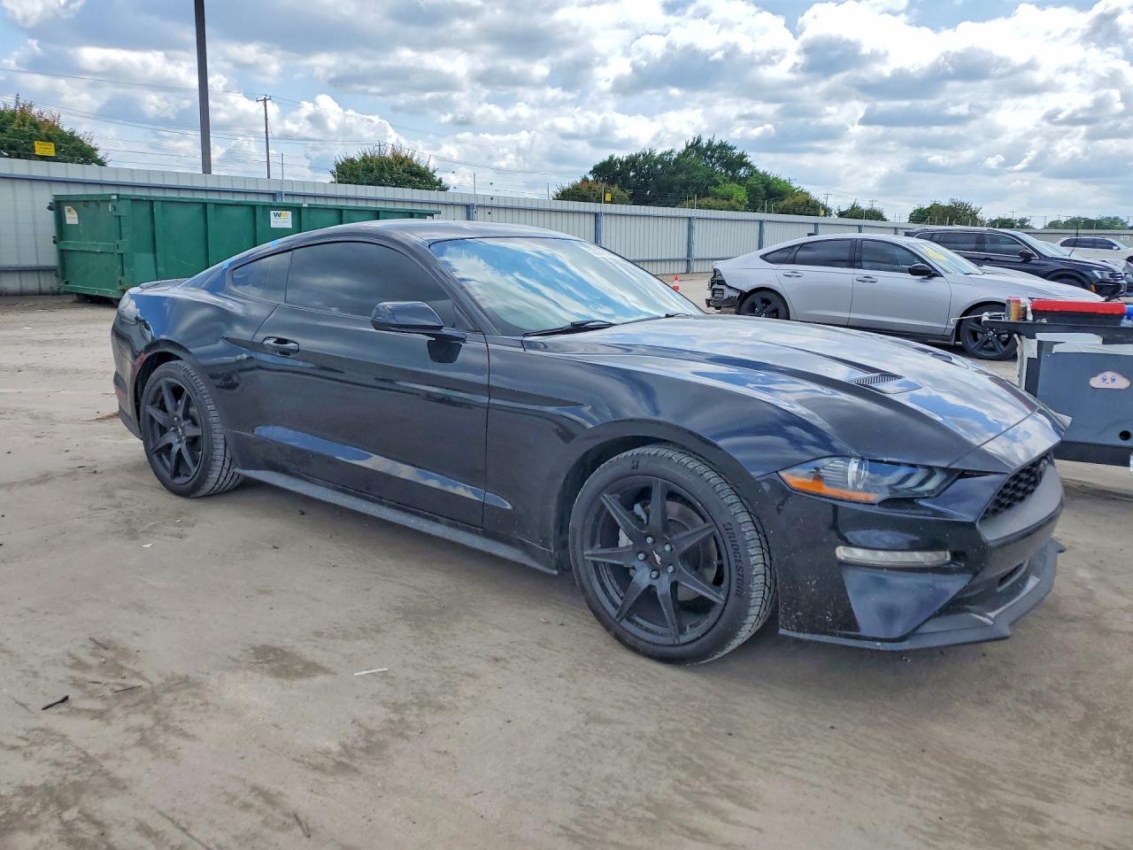 2019 Ford Mustang - zdjęcie 4