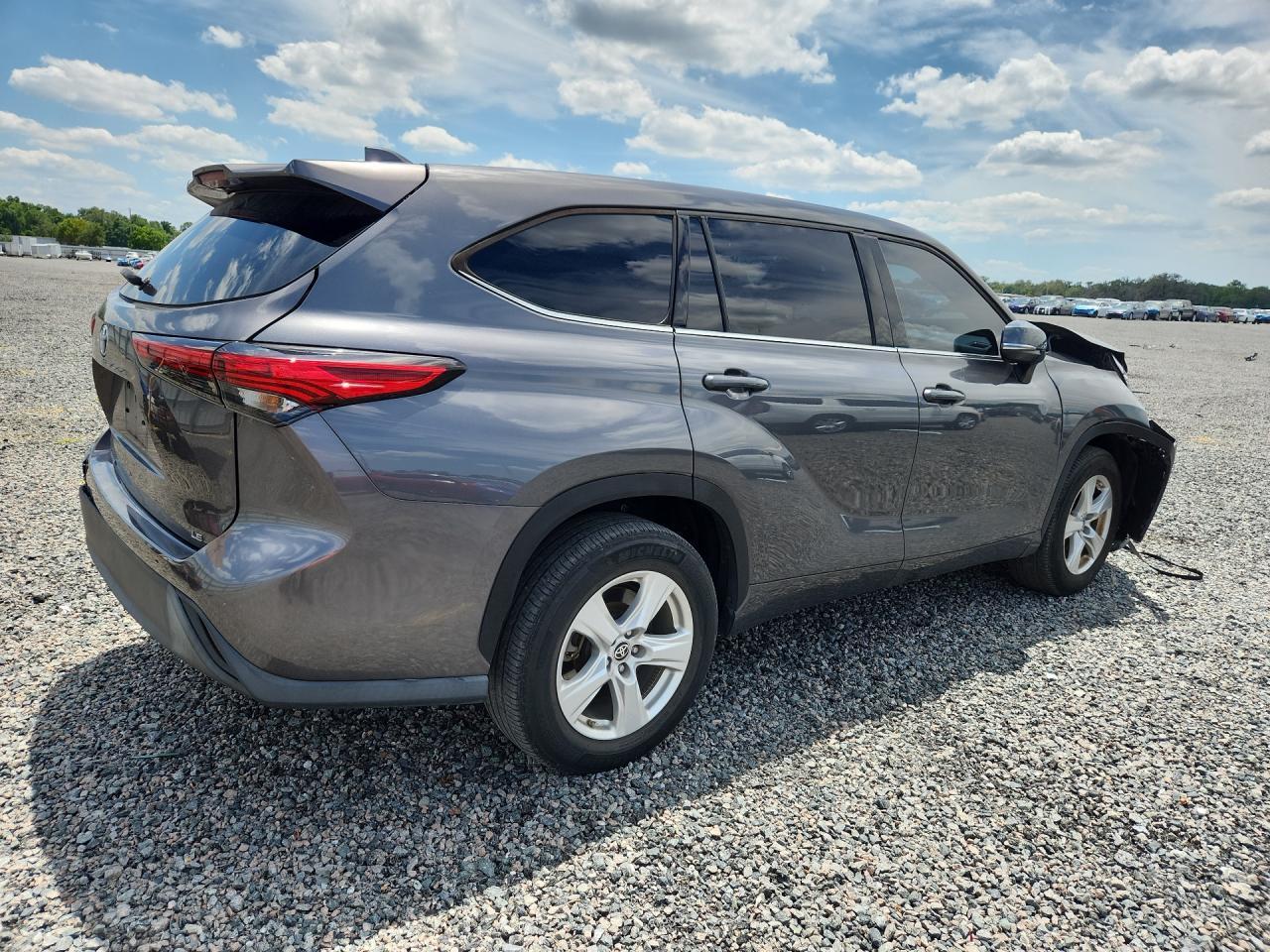 2021 Toyota Highlander Le - zdjęcie 3