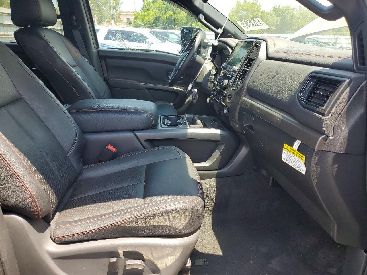 2024 Nissan Titan Pro-4X - zdjęcie 7