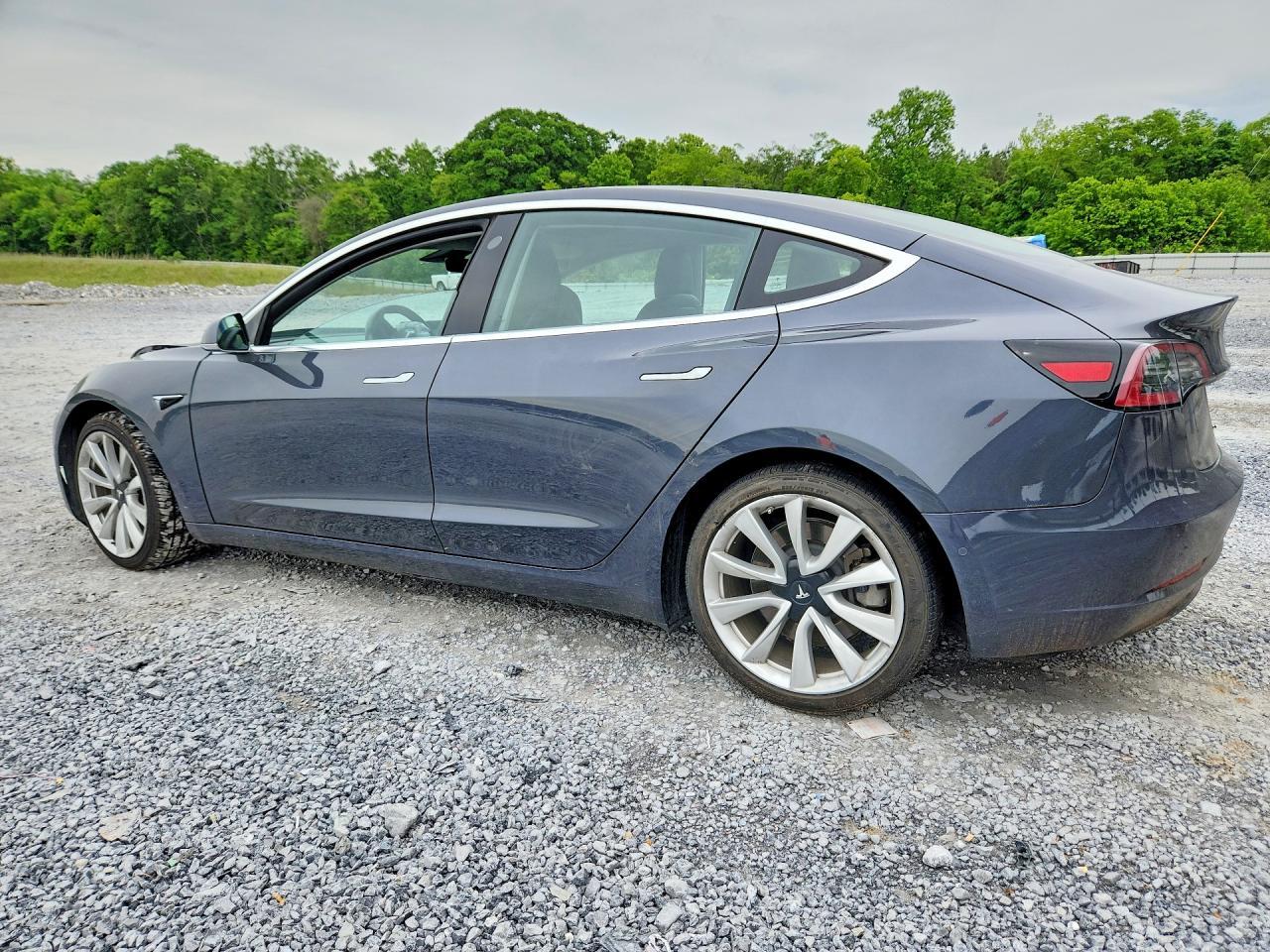 2018 Tesla Model 3 - zdjęcie 2