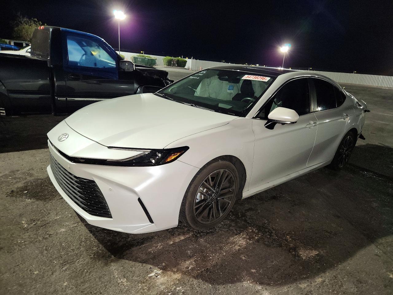 2025 Toyota Camry Xle - zdjęcie główne