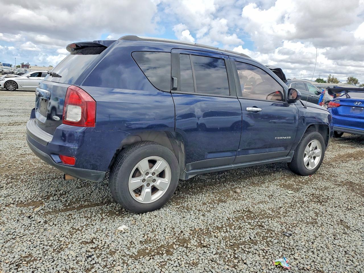 2016 Jeep Compass Latitude - zdjęcie 3