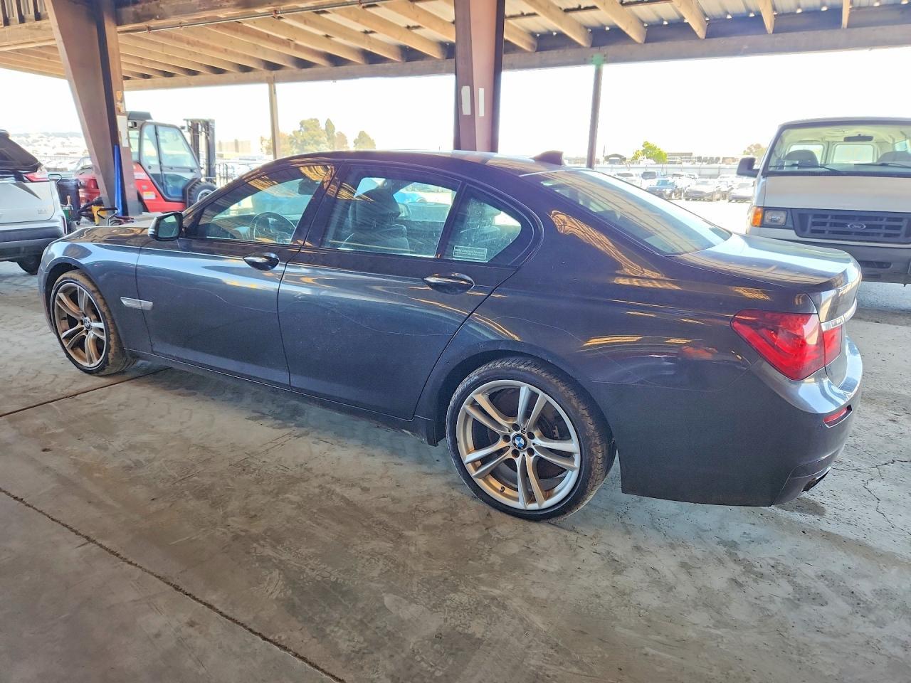 2013 BMW 750 I - zdjęcie 2