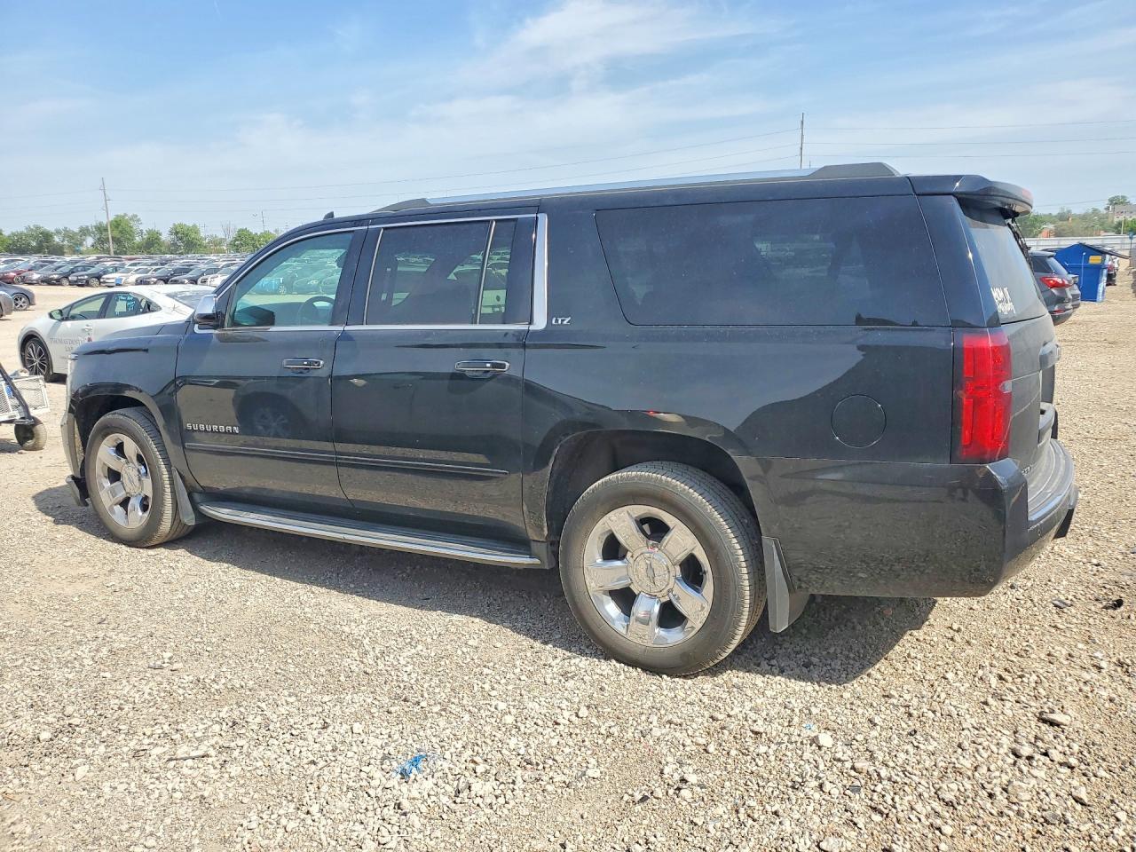 2016 Chevrolet Suburban K1500 Ltz - zdjęcie 2