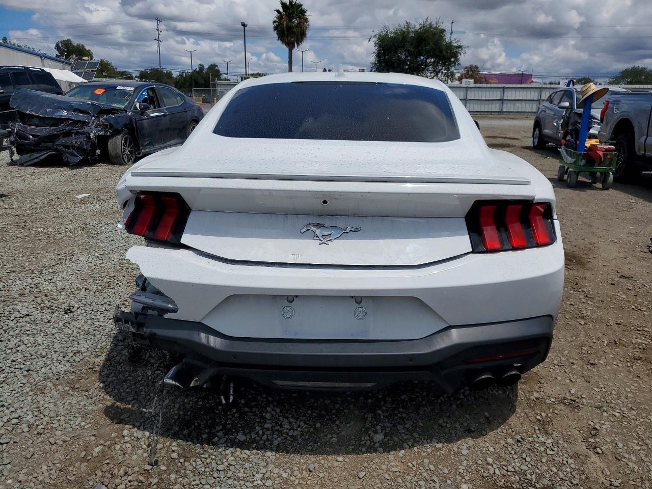 2024 Ford Mustang - zdjęcie 6