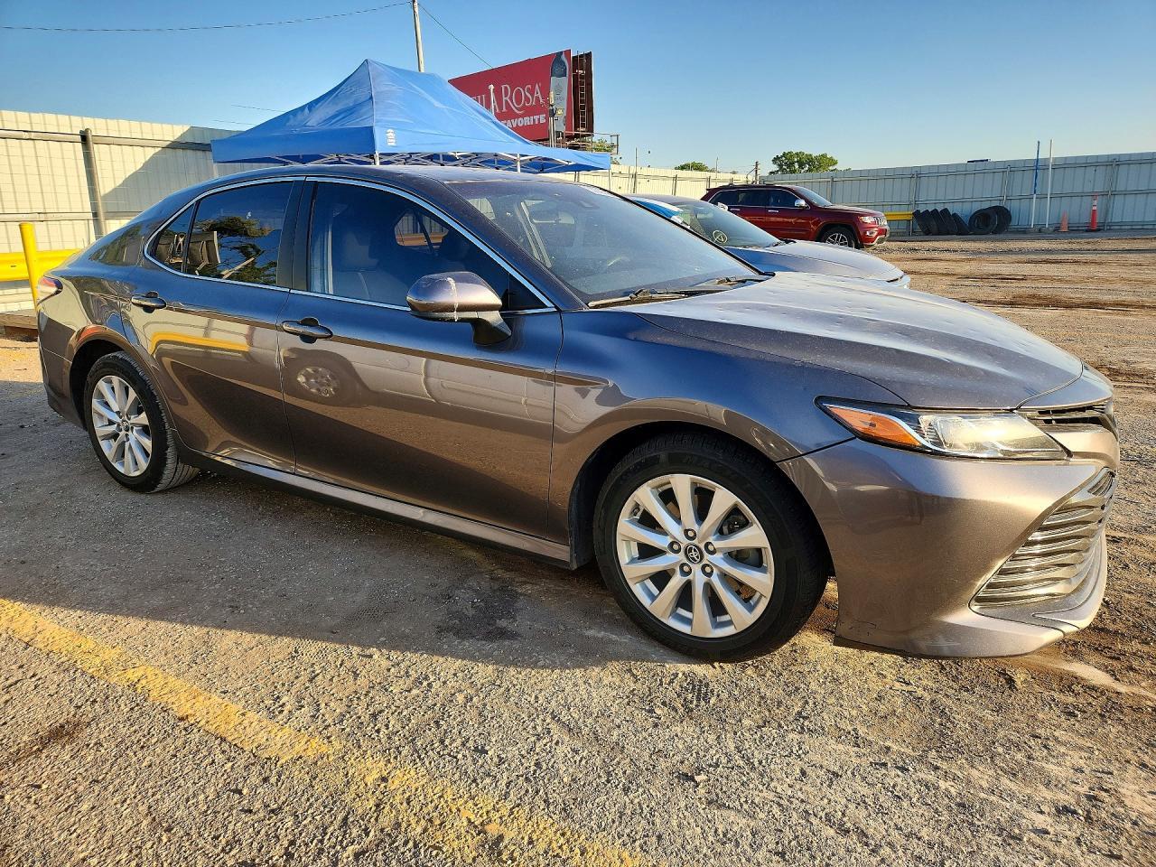 2018 Toyota Camry Le - zdjęcie 4