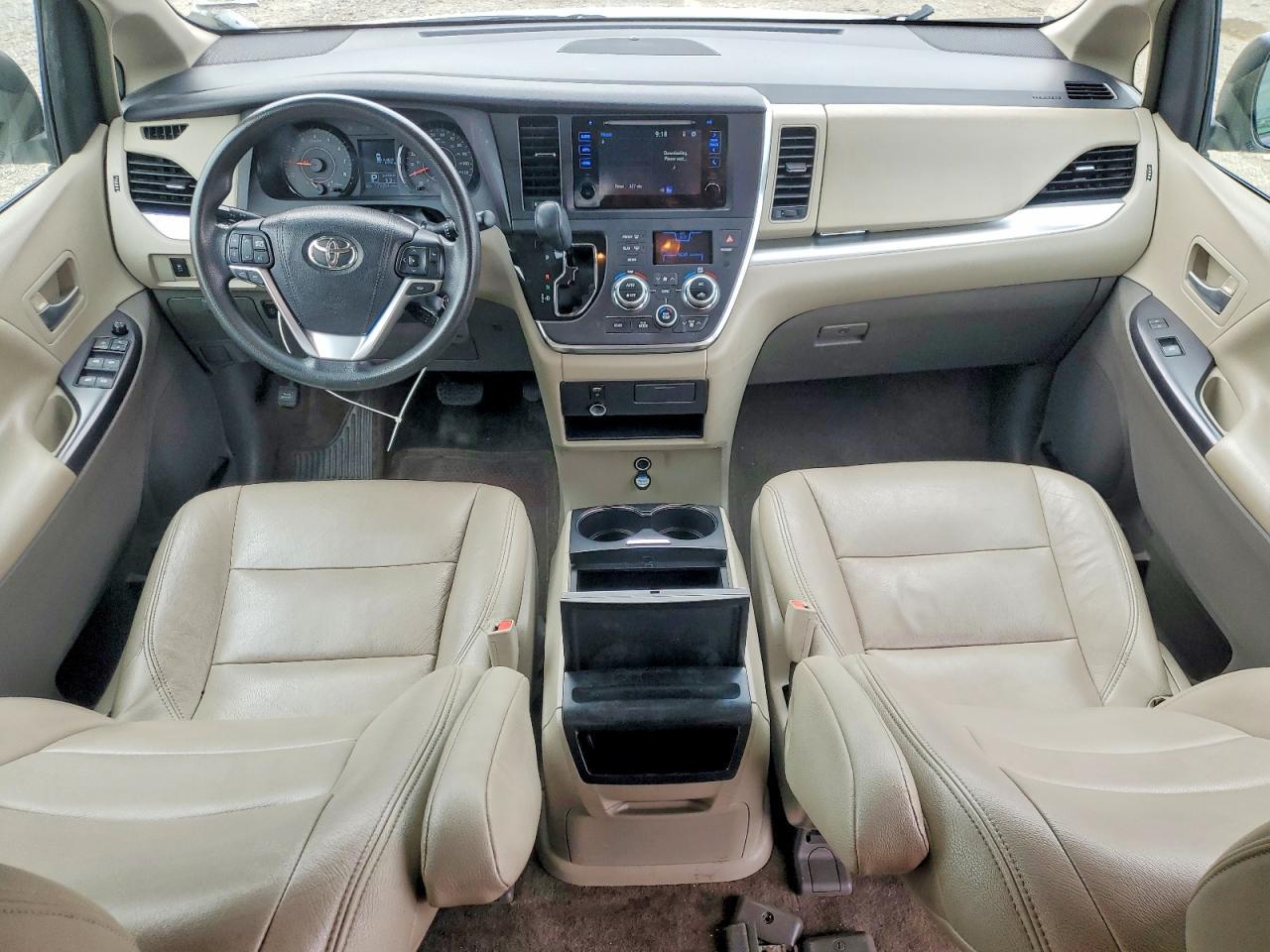 2015 Toyota Sienna Le - zdjęcie 8