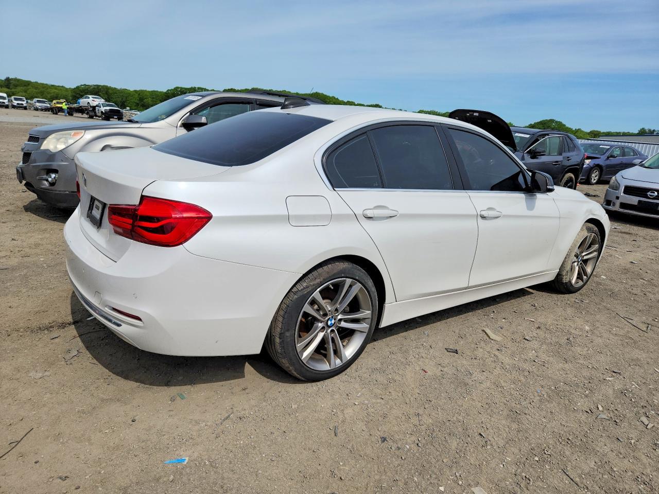 2017 BMW 330 Xi - zdjęcie 3