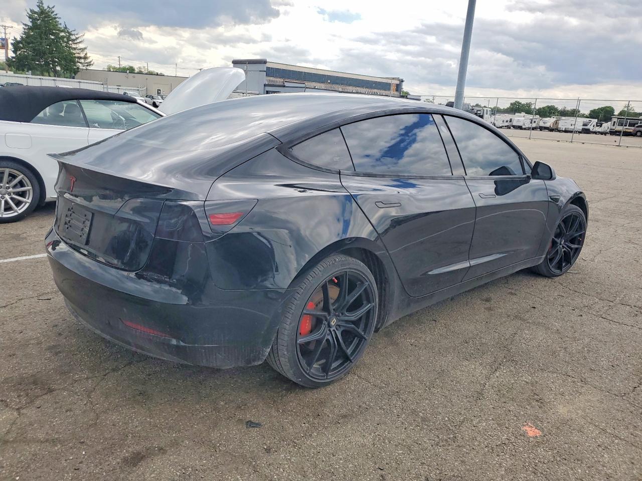 2019 Tesla Model 3 - zdjęcie 3