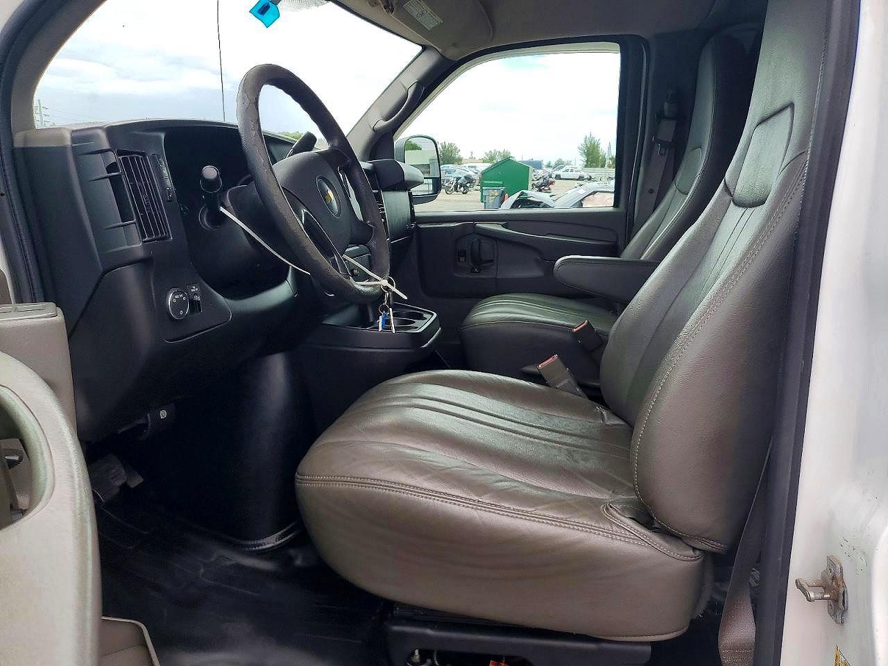 2015 Chevrolet Express G3500 - zdjęcie 7