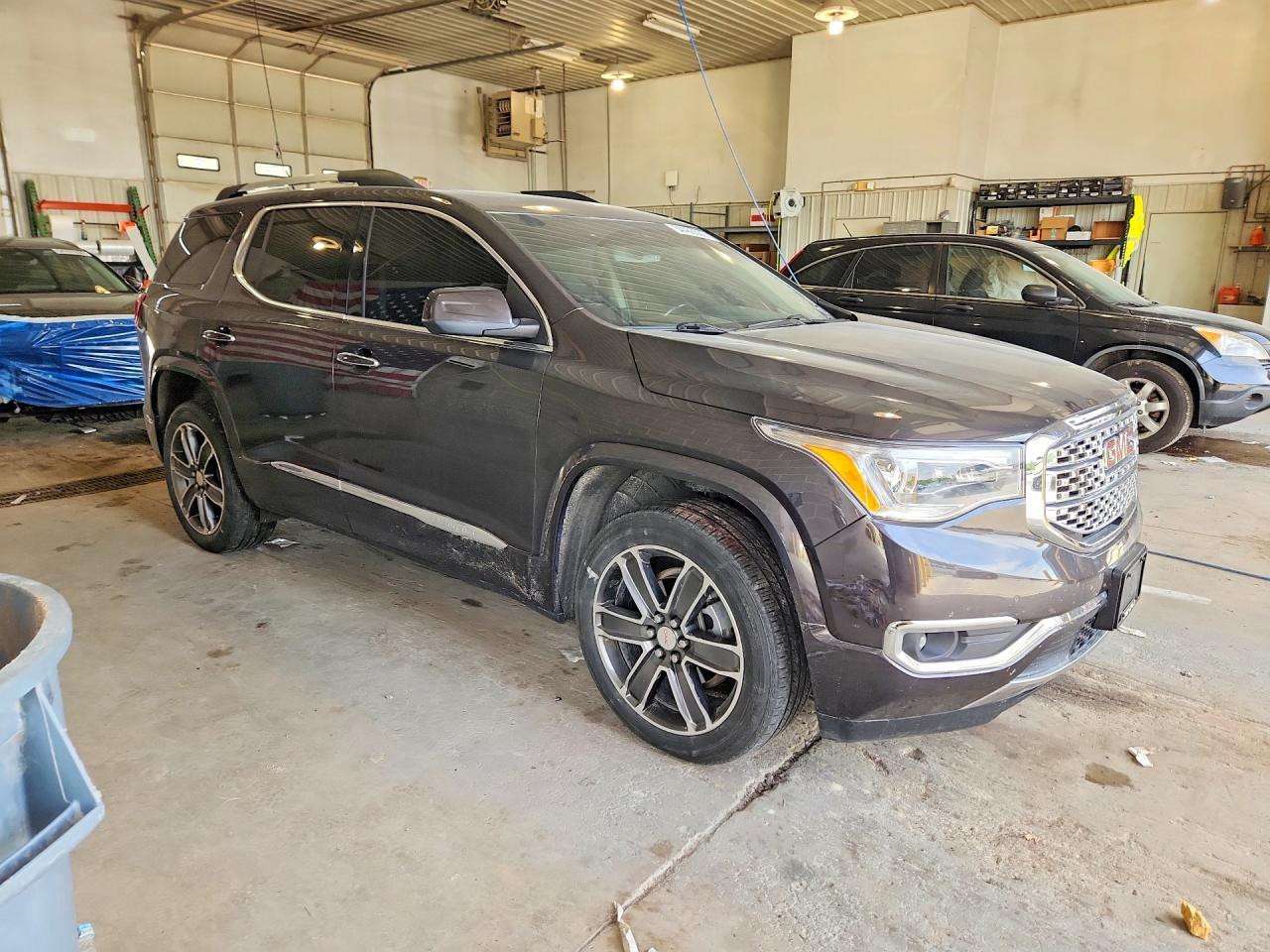 2018 GMC Acadia Denali - zdjęcie 4