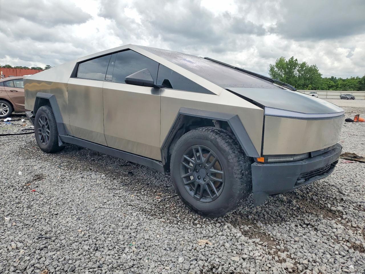 2025 Tesla Cybertruck - zdjęcie 4