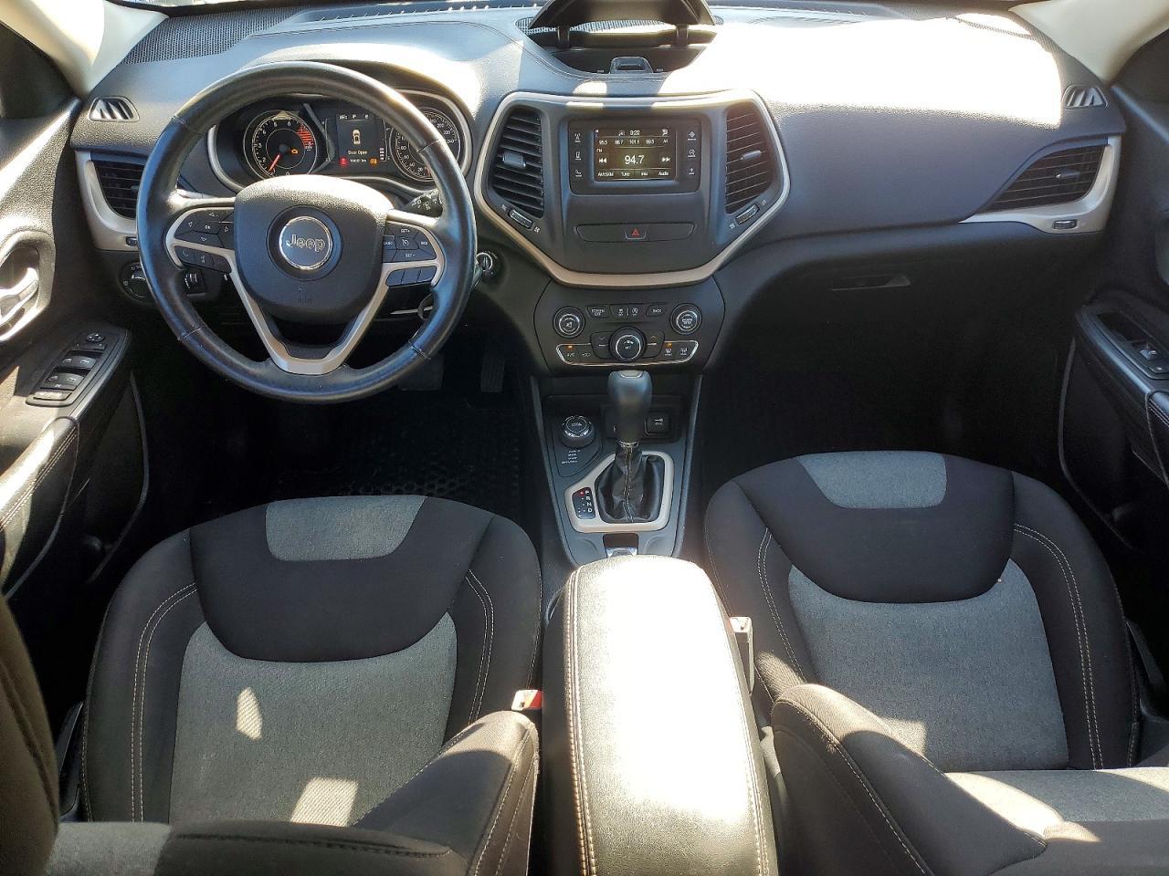 2016 Jeep Cherokee Sport - zdjęcie 8