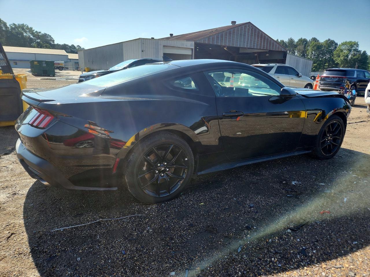 2024 Ford Mustang - zdjęcie 3