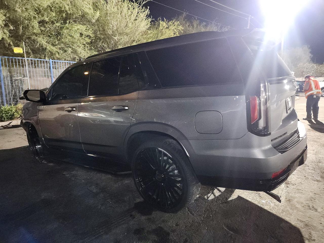 2022 Cadillac Escalade Premium Luxury - zdjęcie 2