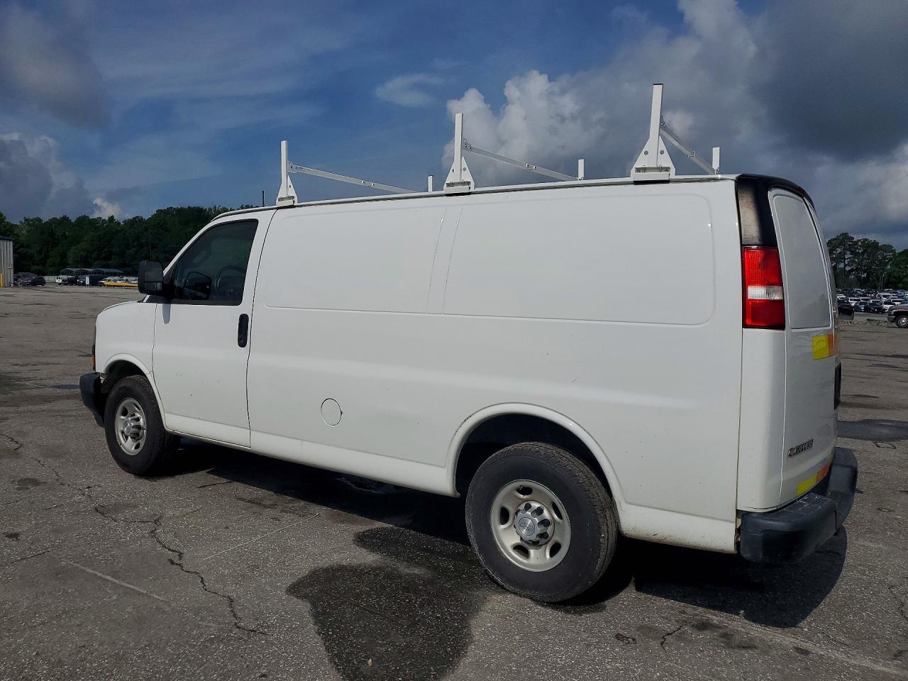 2019 Chevrolet Express G2500 - zdjęcie 2